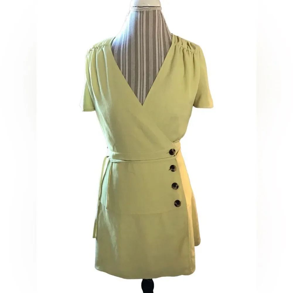 Gianni Bini size size 4 like new cite yellow wrap dress with button accents